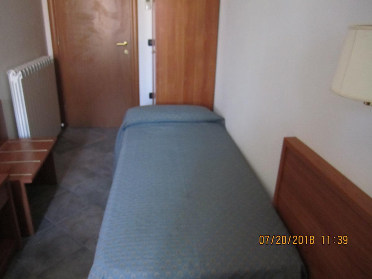 פררה Adelphi Room & Breakfast מראה חיצוני תמונה