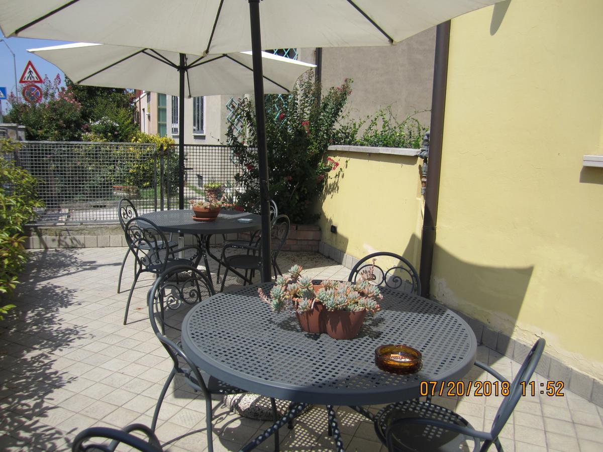 פררה Adelphi Room & Breakfast מראה חיצוני תמונה