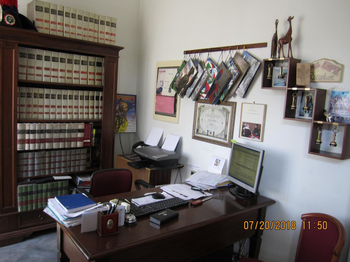 פררה Adelphi Room & Breakfast מראה חיצוני תמונה