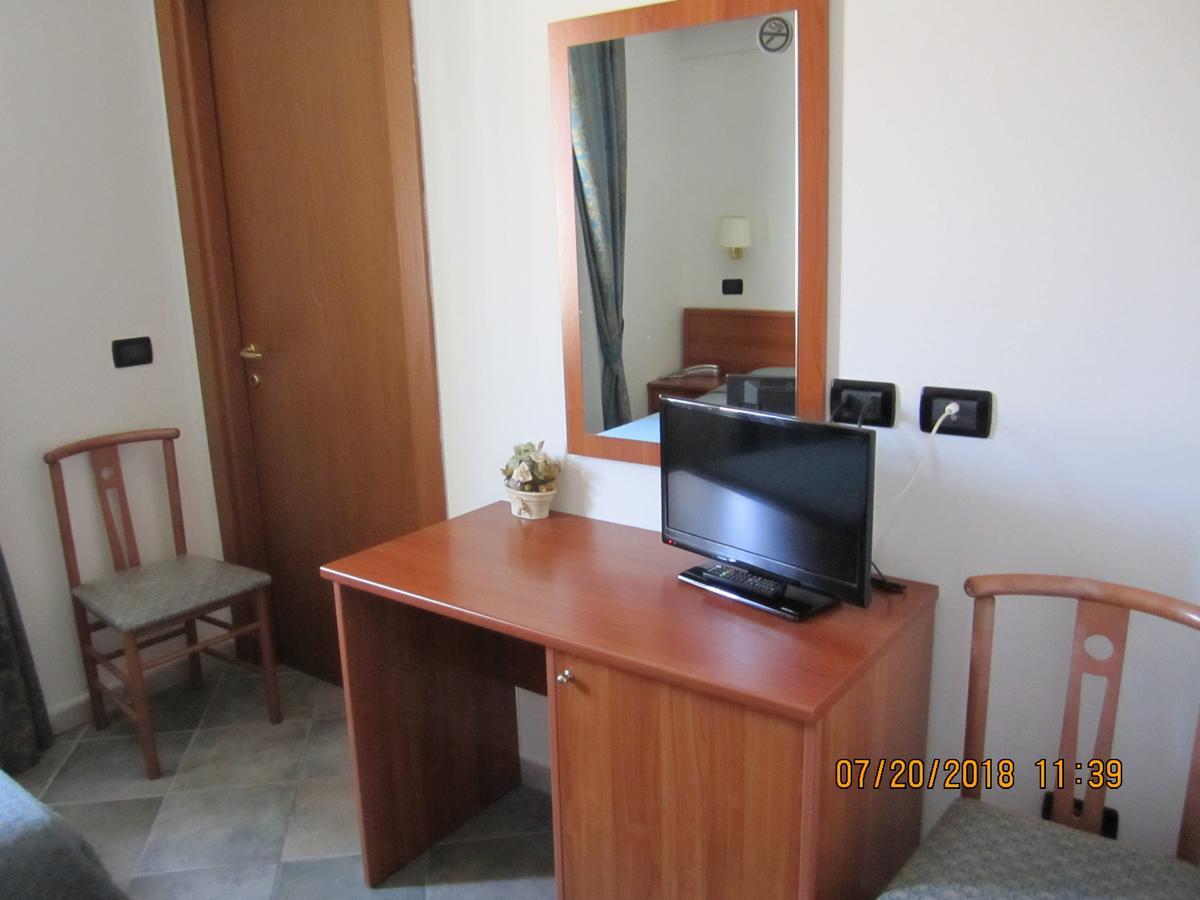 פררה Adelphi Room & Breakfast מראה חיצוני תמונה