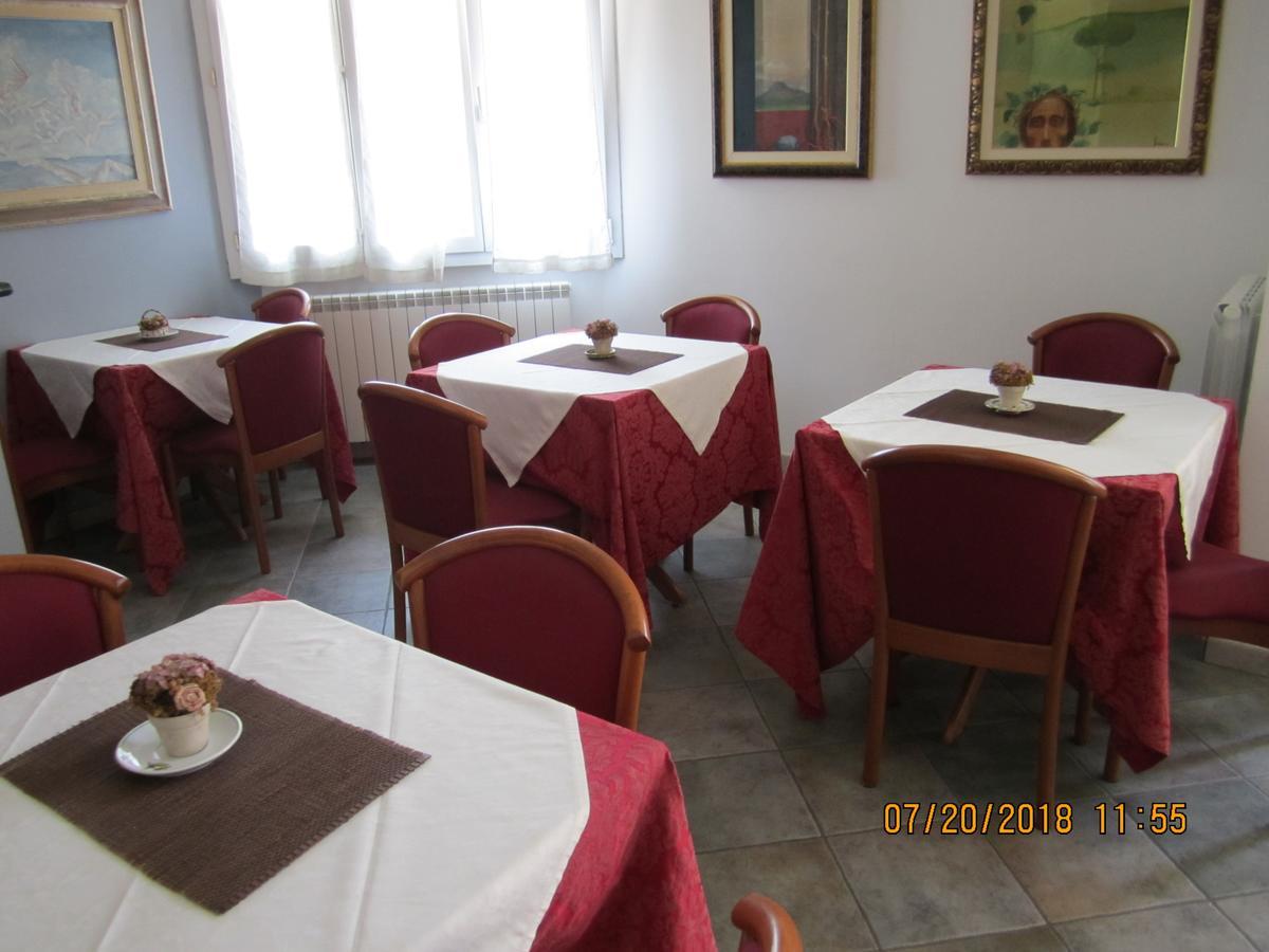 פררה Adelphi Room & Breakfast מראה חיצוני תמונה