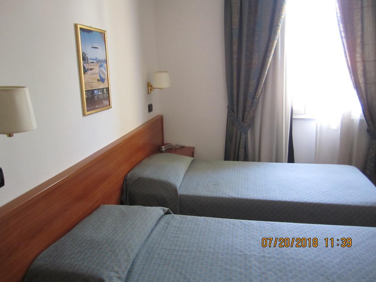 פררה Adelphi Room & Breakfast מראה חיצוני תמונה